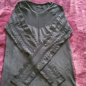 Cute long sleeve black top from Fabletics, size md